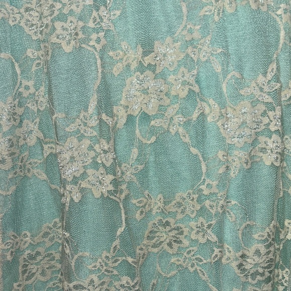 Julie's Closet Lace Overlay Tank Top‎ in Blue and Cream - Picture 4 of 4